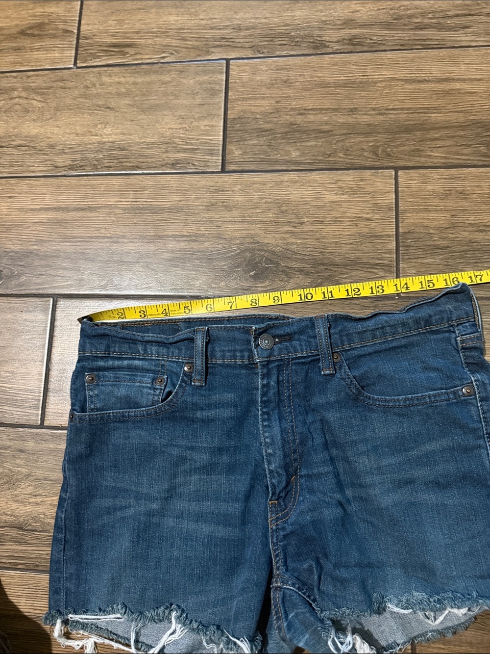 Women's Levi's 541 Denim 32 Cut Off Frayed Hem dark Vintage Wash Jean Shorts - Picture 4 of 7